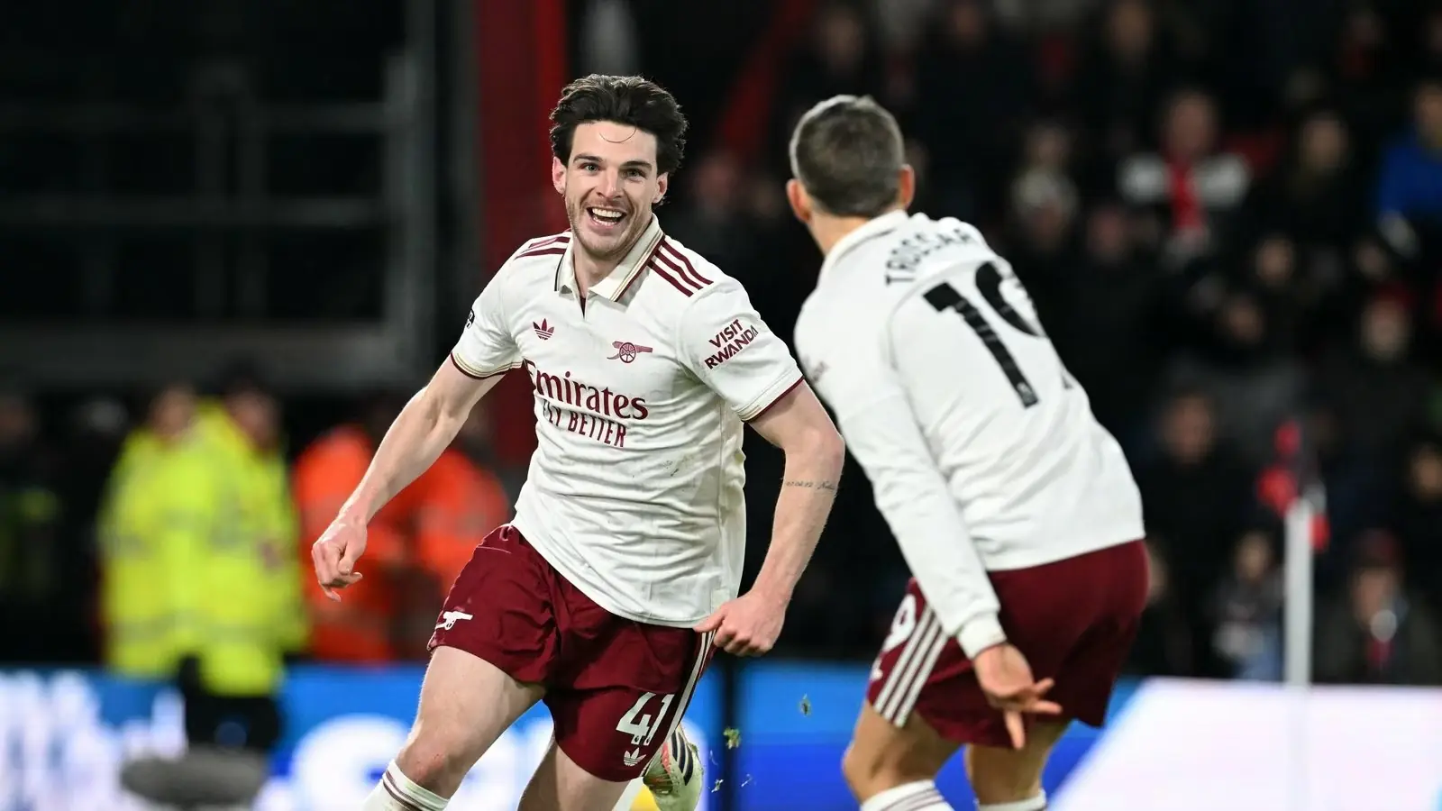 Liverpool và Manchester City đánh rơi điểm ở giây cuối